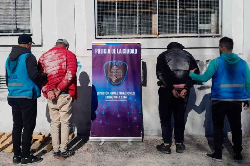 Detienen a dos narcos con más de 18 kilos de marihuana Detienen a dos narcos con más de 18 kilos de marihuana