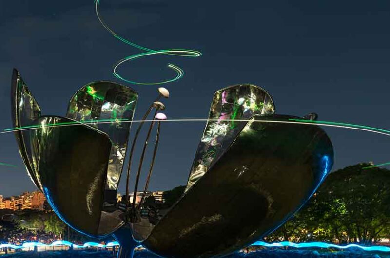 La Floralis Genérica vuelve a abrir sus pétalos