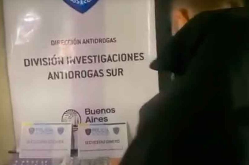 Madre e hijo detenidos por venta de cocaína y pasta base Madre e hijo detenidos por venta de cocaína y pasta base