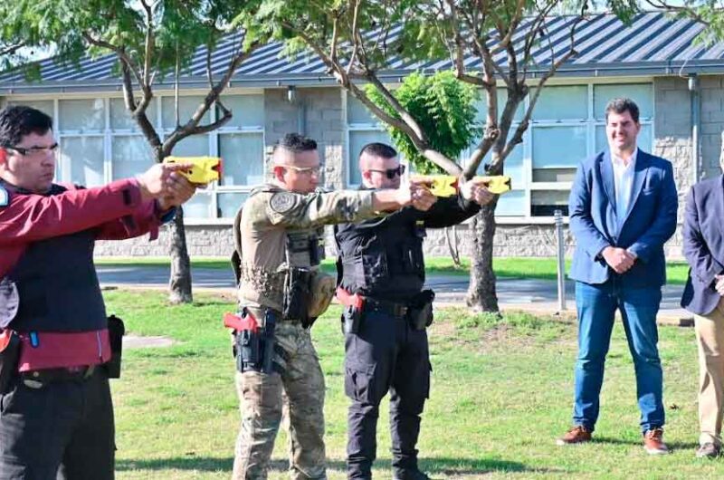 Burzaco anunció que las Taser saldrán a la calle el 17 de julio Burzaco anunció que las Taser saldrán a la calle el 17 de julio