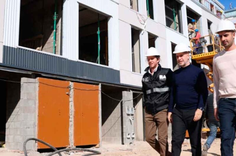 Larreta recorrió las nuevas viviendas del Barrio Mugica Larreta recorrió las nuevas viviendas del Barrio Mugica