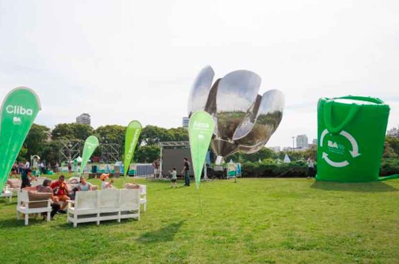 Vuelve el festival Los Pies en el Pasto a la Floralis Vuelve el festival Los Pies en el Pasto a la Floralis