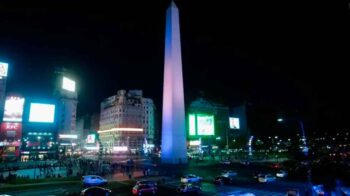 Ciudad iluminó monumentos con los colores de Israel