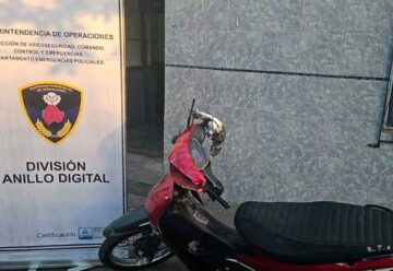 Persecución y un detenido con una moto robada