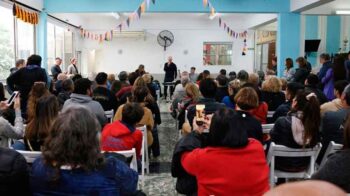 Reunión de vecinos con Horacio en la Comuna 4