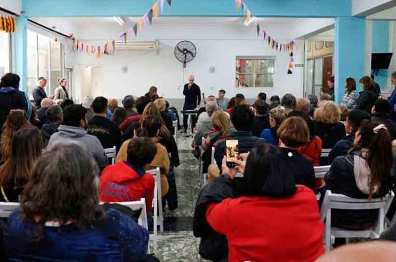 Reunión de vecinos con Horacio en la Comuna 4