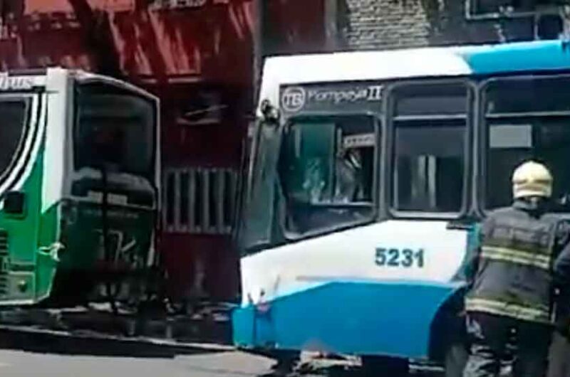 Choque entre dos colectivos en Barracas Choque entre dos colectivos en Barracas