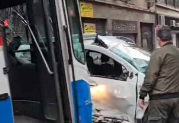 Choque entre un colectivo y una camioneta deja 13 heridos
