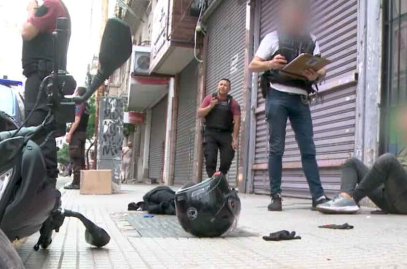 Motochorro detenido tras arrebato en pleno centro porteño Motochorro detenido tras arrebato en pleno centro porteño