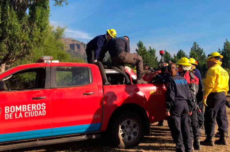 Bomberos de la Ciudad trabajan en los incendios en Chubut