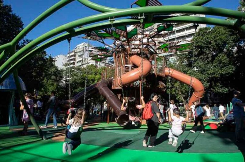 Nuevo patio de juegos de la Plaza Intendente Casares Nuevo patio de juegos de la Plaza Intendente Casares