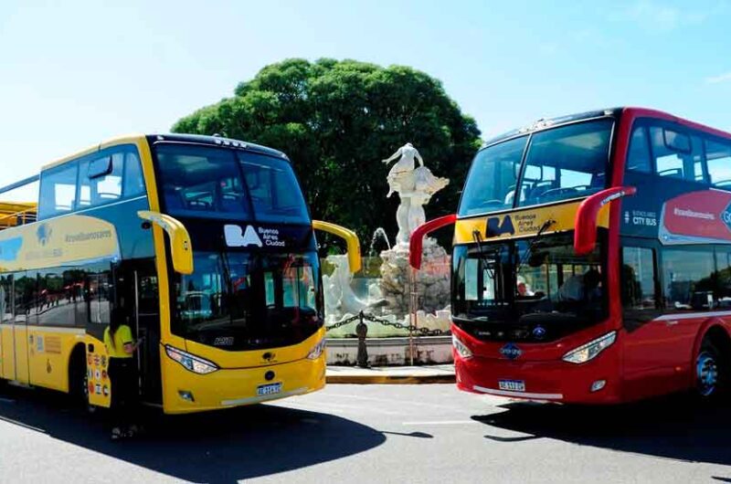 El fileteado porteño se lucirá también en los buses turísticos El fileteado porteño se lucirá también en los buses turísticos