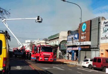 Incendio en local de aires acondicionados en Warnes al 1400