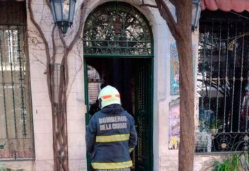 Dos hospitalizados por un incendio en una casa de inquilinato