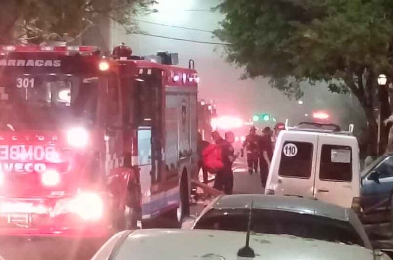 Un voraz incendio destruyó un conventillo en La Boca Un voraz incendio destruyó un conventillo en La Boca