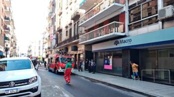 San Nicolás: Incendio en la chimenea de un restaurante
