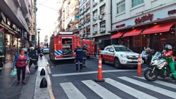 San Nicolás: Incendio en la chimenea de un restaurante