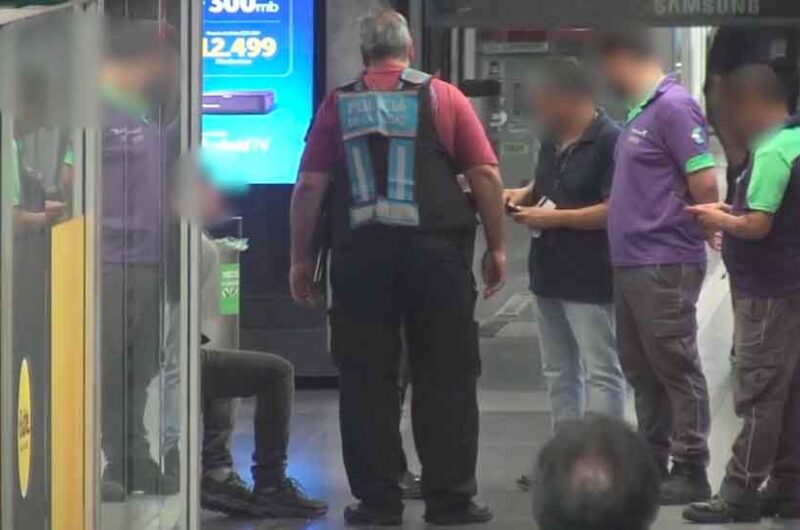 Dos chilenos detenidos por intentar robar en el subte Dos chilenos detenidos por intentar robar en el subte