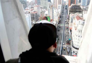 Comenzaron las primeras visitas al mirador del Obelisco