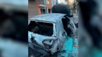 Detienen a un hombre por incendiar un auto en Caballito