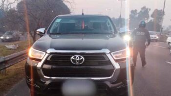 Iba en una Hilux robada: el anillo Digital lo detectó y fue detenido