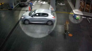 Se fue sin pagar y atropello a dos mujeres en estación de servicio