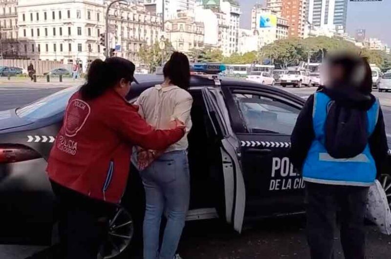 Detienen a una pareja por intentar robar camioneta con inhibidor