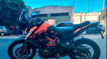 La Policía de la Ciudad detuvo a dos delincuentes en moto