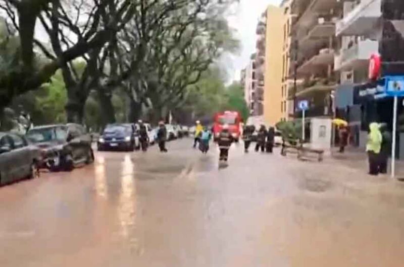 Se rompió un caño maestro y está inundando en La Pampa y Ramsay Se rompió un caño maestro y está inundando en La Pampa y Ramsay