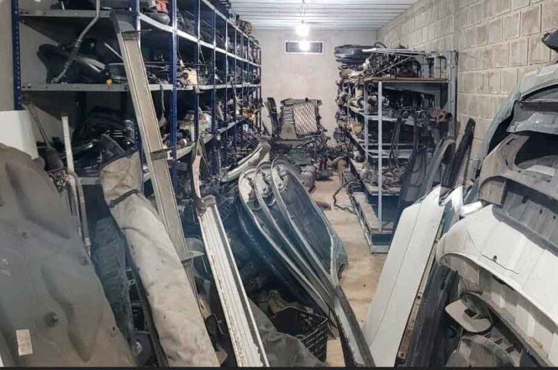 Secuestran cientos de autopartes y detuvo a cuatro ladrones Secuestran cientos de autopartes y detuvo a cuatro ladrones