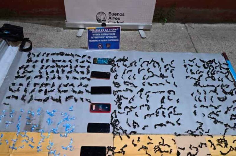 Detienen en Barracas a tres narcos con más de 500 dosis de cocaína