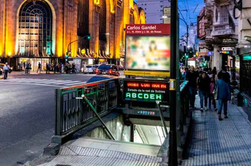 Reabre la estación Carlos Gardel tras las obras de renovación