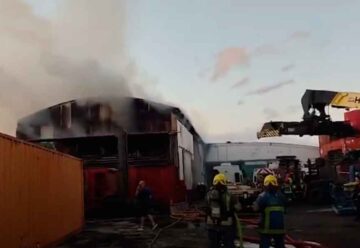 Se prendió fuego un galpón de mercadería en La Boca