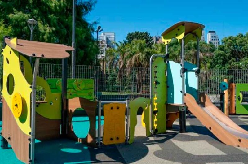 Se renovó uno de los patios de juegos del Parque Las Heras
