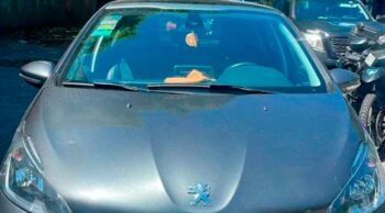 Caen con un auto mellizo en Pompeya