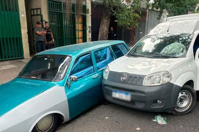 Detienen a tres delincuentes armados en una camioneta robada Detienen a tres delincuentes armados en una camioneta robada