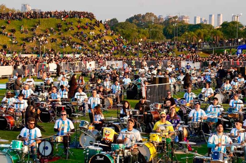 Más de 500 bateristas tocaron en simultáneo en la Costanera Más de 500 bateristas tocaron en simultáneo en la Costanera