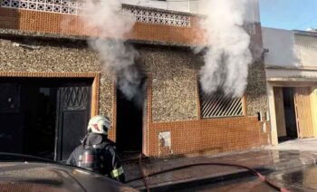 Bomberos controlaron un violento incendio en Nueva Pompeya