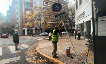 La Ciudad retiró 400 carteles truchos de reserva de espacio público
