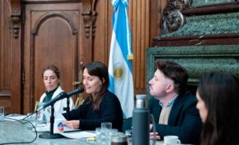 Avanza en la Legislatura el proyecto para que la sala de 3 años sea obligatoria en la Ciudad. Centros de Primera Infancia piden resguardar el trabajo comunitario.
