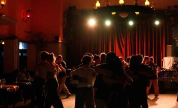 Buenos Aires despide el receso invernal con tango, muestras de arte y Bares Notables