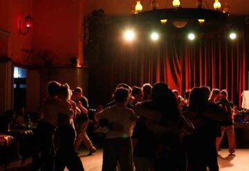 Buenos Aires despide el receso invernal con tango, muestras de arte y Bares Notables