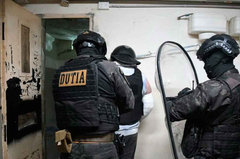 Detienen a una banda tras un intento de robo en un edificio Detienen a una banda tras un intento de robo en un edificio